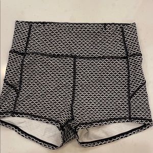 Lululemon In Movement Short 2.5” Size 6